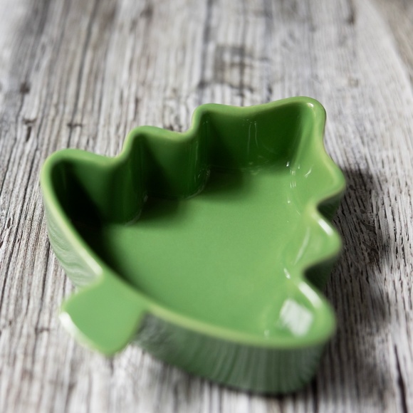 Stonewall Kitchen green ceramic Christmas tree dish 4.25 inches - Picture 2 of 7